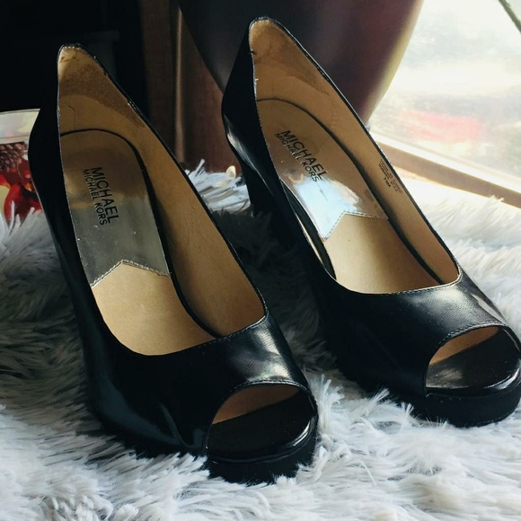 SOLD DNB Michael Kors Black Wedges - Picture 2 of 7